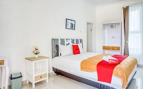 RedDoorz Syariah near Taman Pelangi Monjali